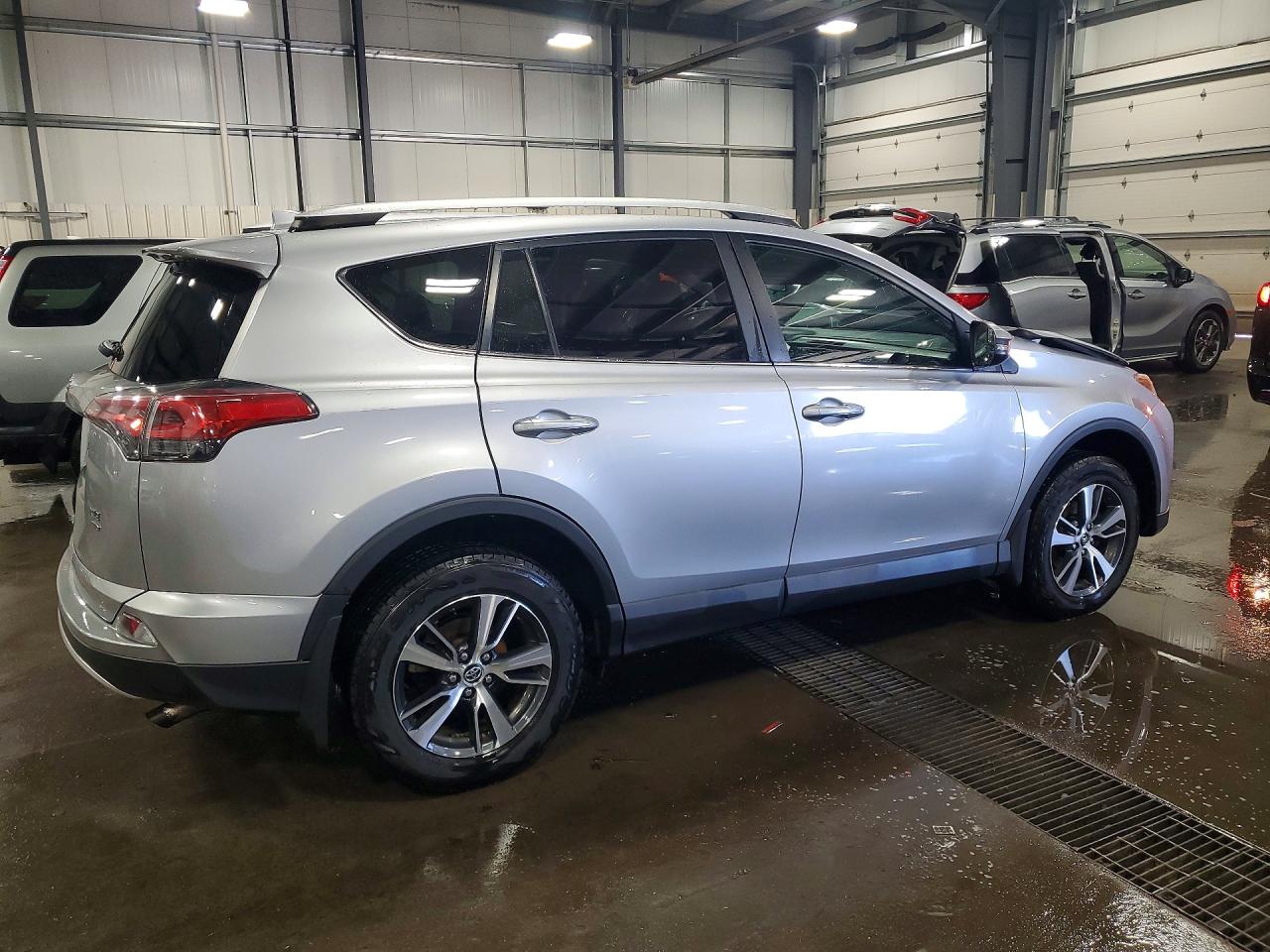 2016 TOYOTA RAV4 XLE photo 7