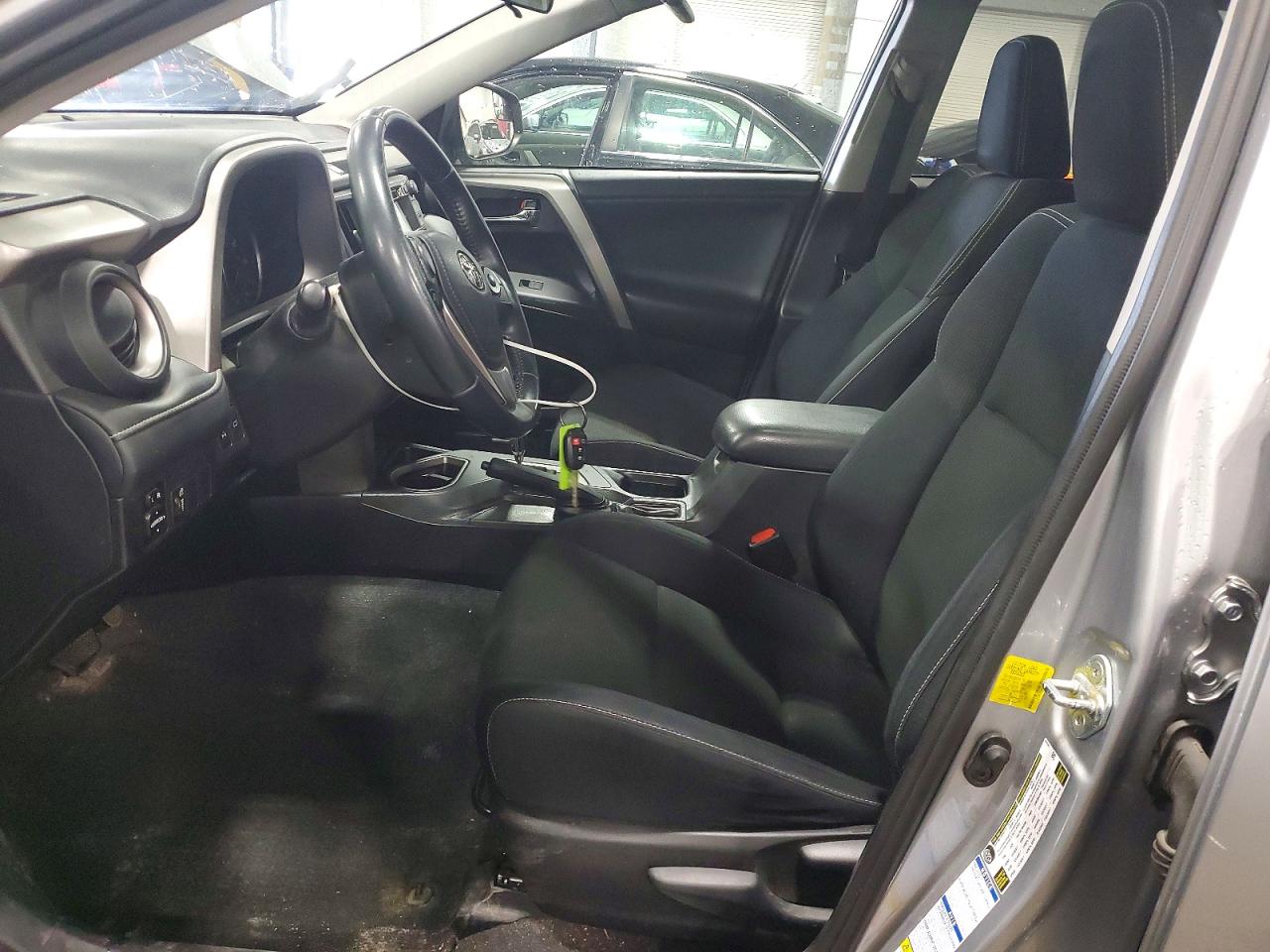 2016 TOYOTA RAV4 XLE photo 19