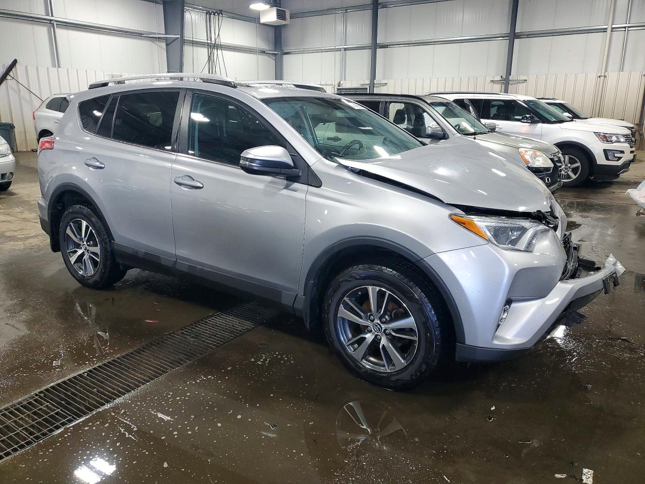 2016 TOYOTA RAV4 XLE photo 10