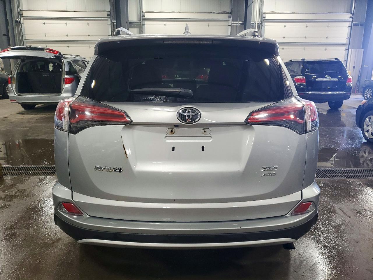 2016 TOYOTA RAV4 XLE photo 16