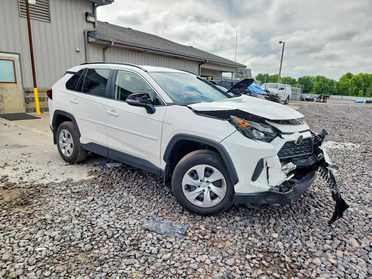 2019 TOYOTA RAV4 LE photo 7