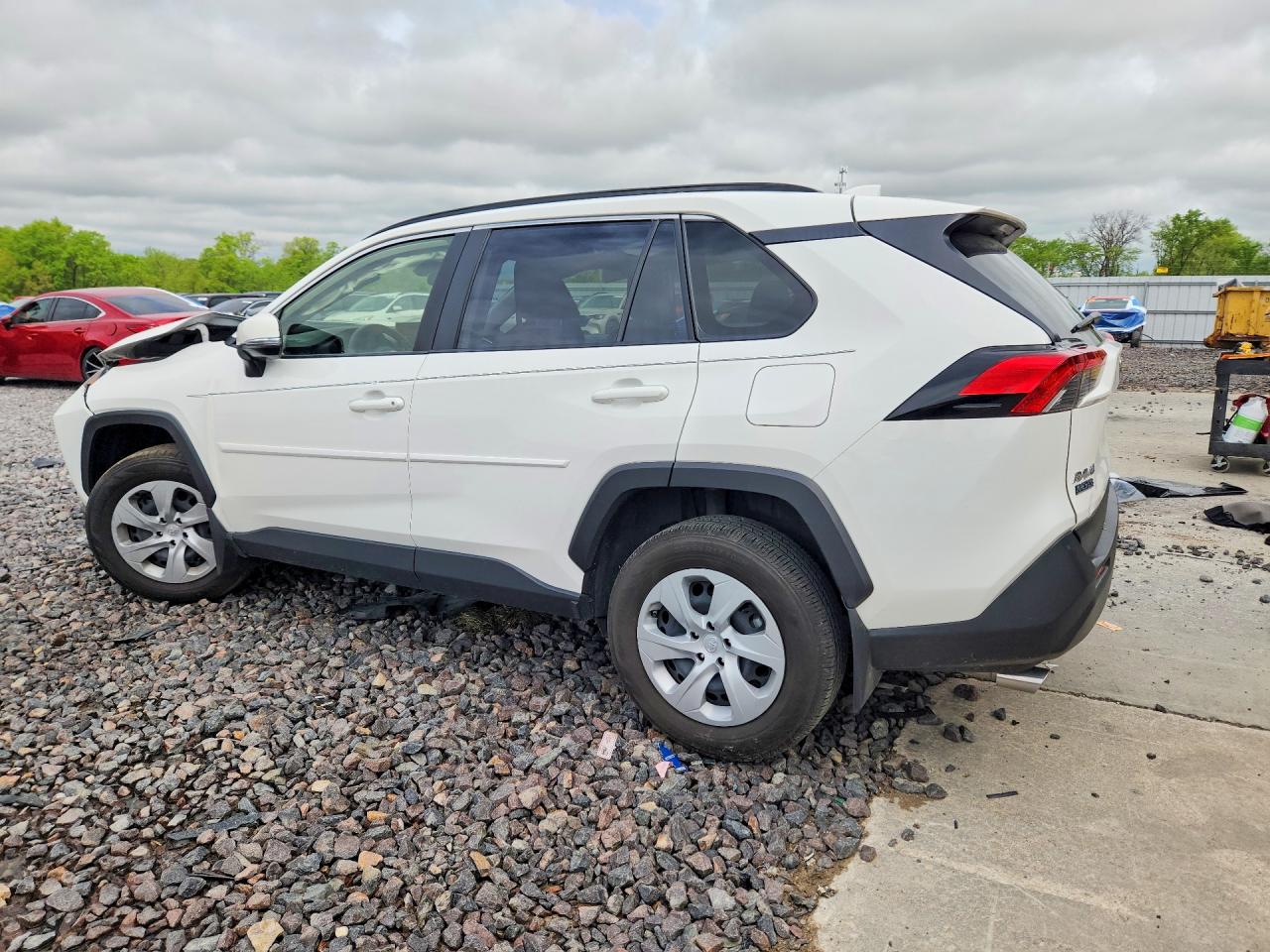 2019 TOYOTA RAV4 LE photo 3