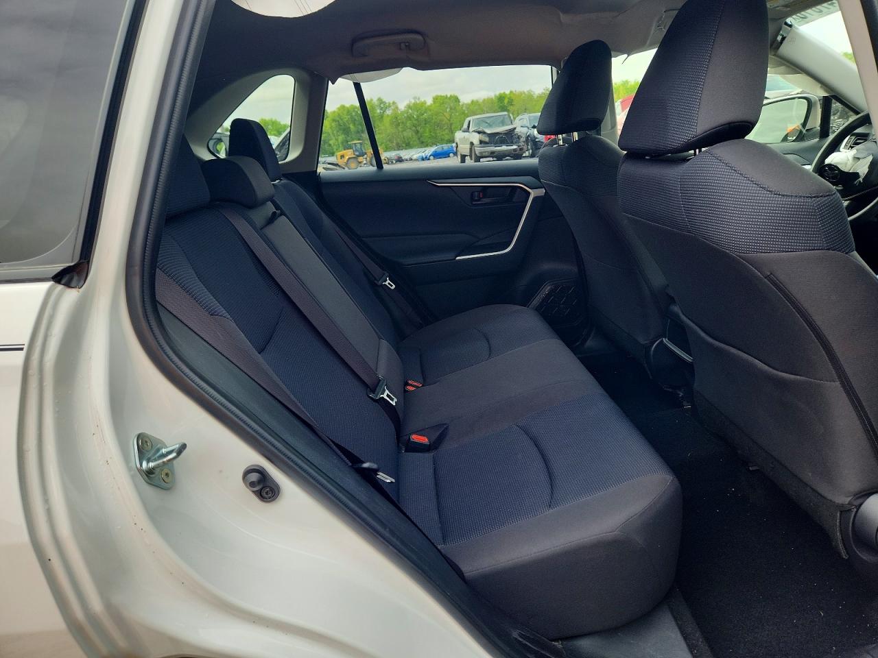 2019 TOYOTA RAV4 LE photo 19