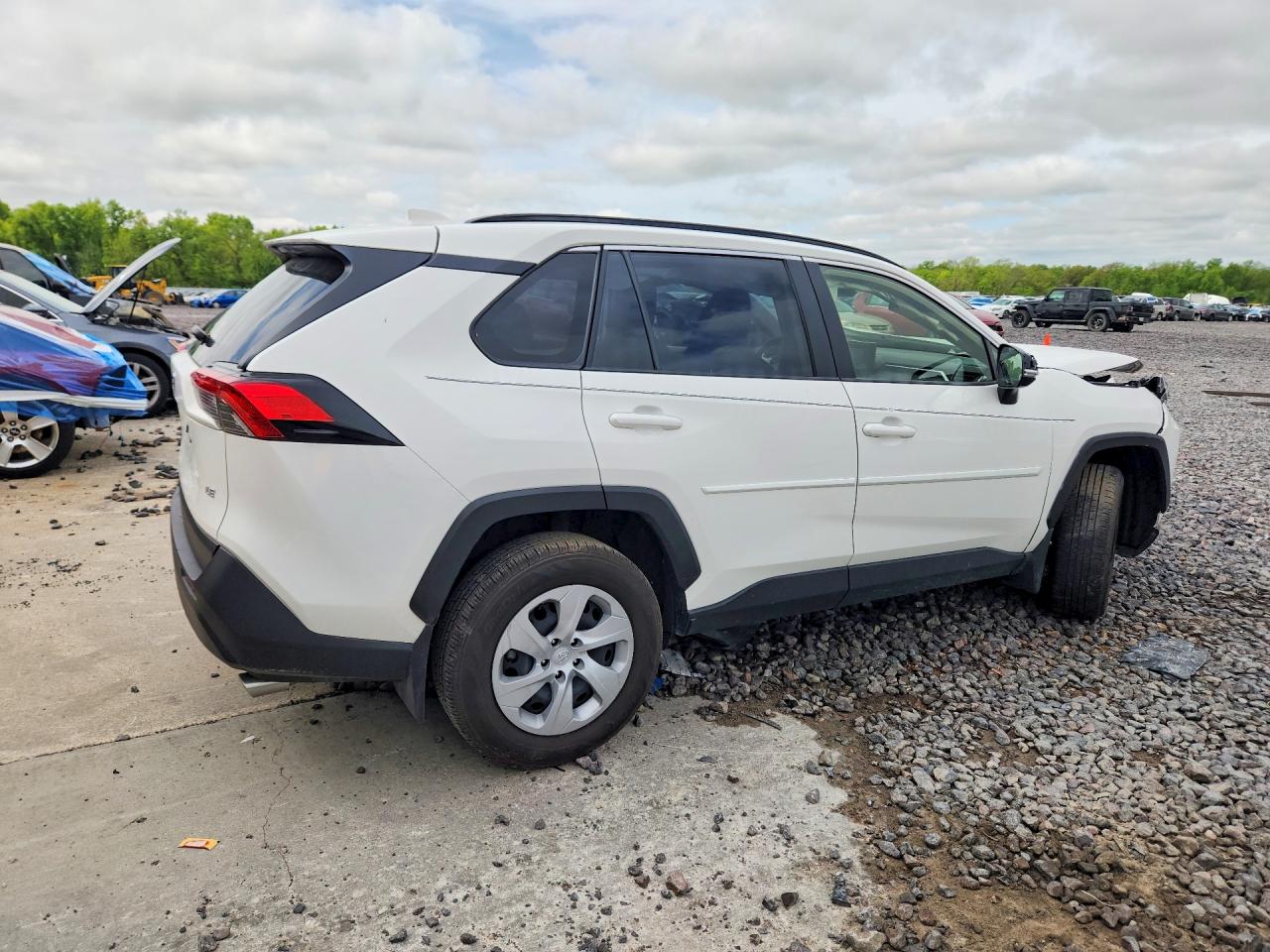 2019 TOYOTA RAV4 LE photo 5