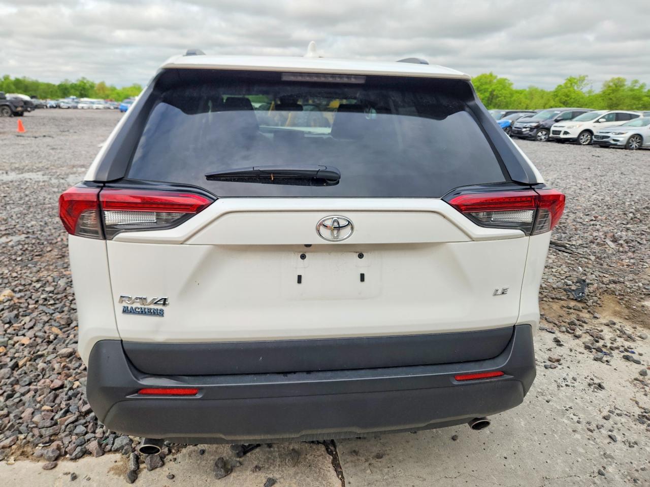 2019 TOYOTA RAV4 LE photo 11