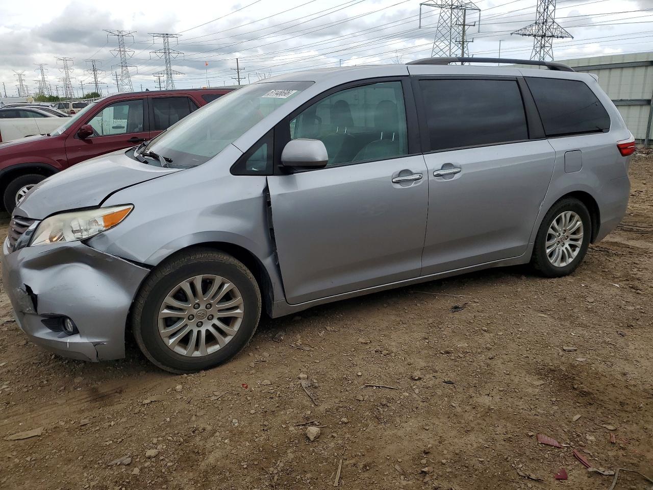 2015 TOYOTA SIENNA