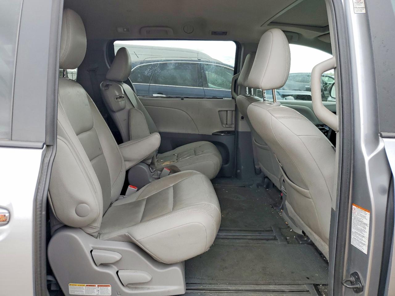 2015 TOYOTA SIENNA XLE 8-PASSENGER photo 21