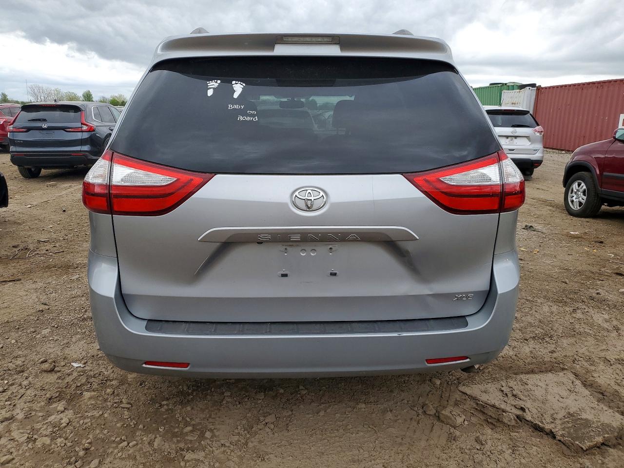 2015 TOYOTA SIENNA XLE 8-PASSENGER photo 11