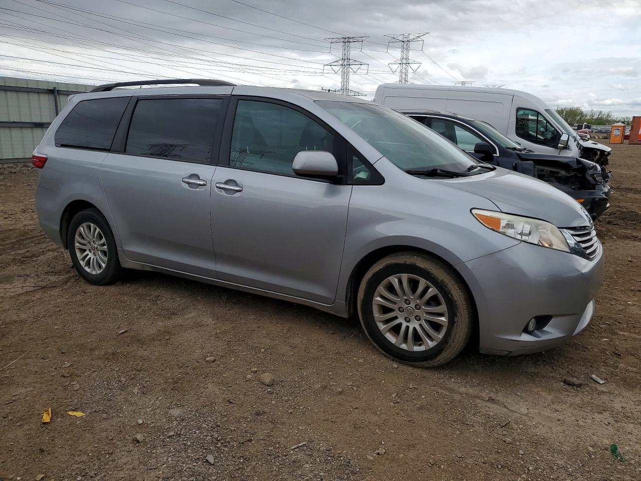 2015 TOYOTA SIENNA XLE 8-PASSENGER photo 7