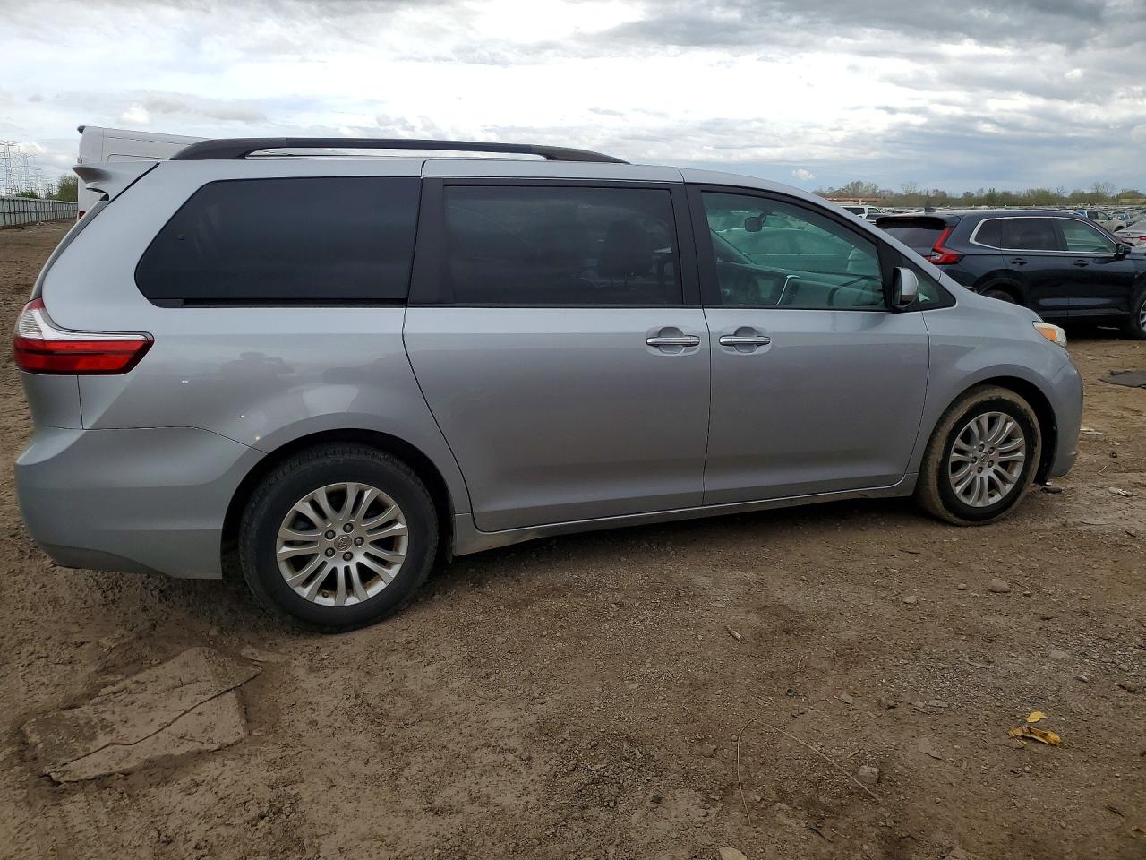 2015 TOYOTA SIENNA XLE 8-PASSENGER photo 5