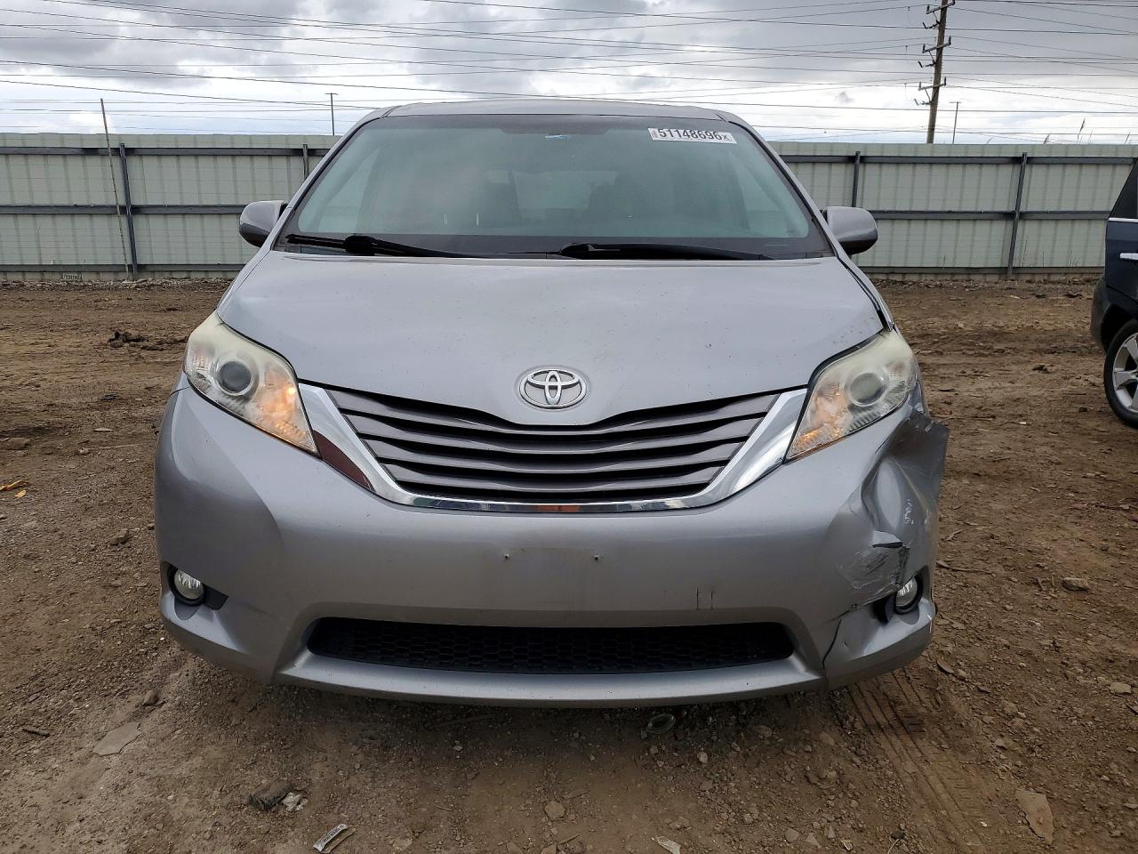 2015 TOYOTA SIENNA XLE 8-PASSENGER photo 9