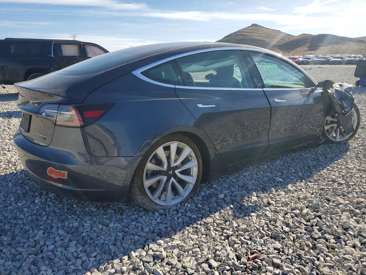 2019 TESLA MODEL 3 photo 5
