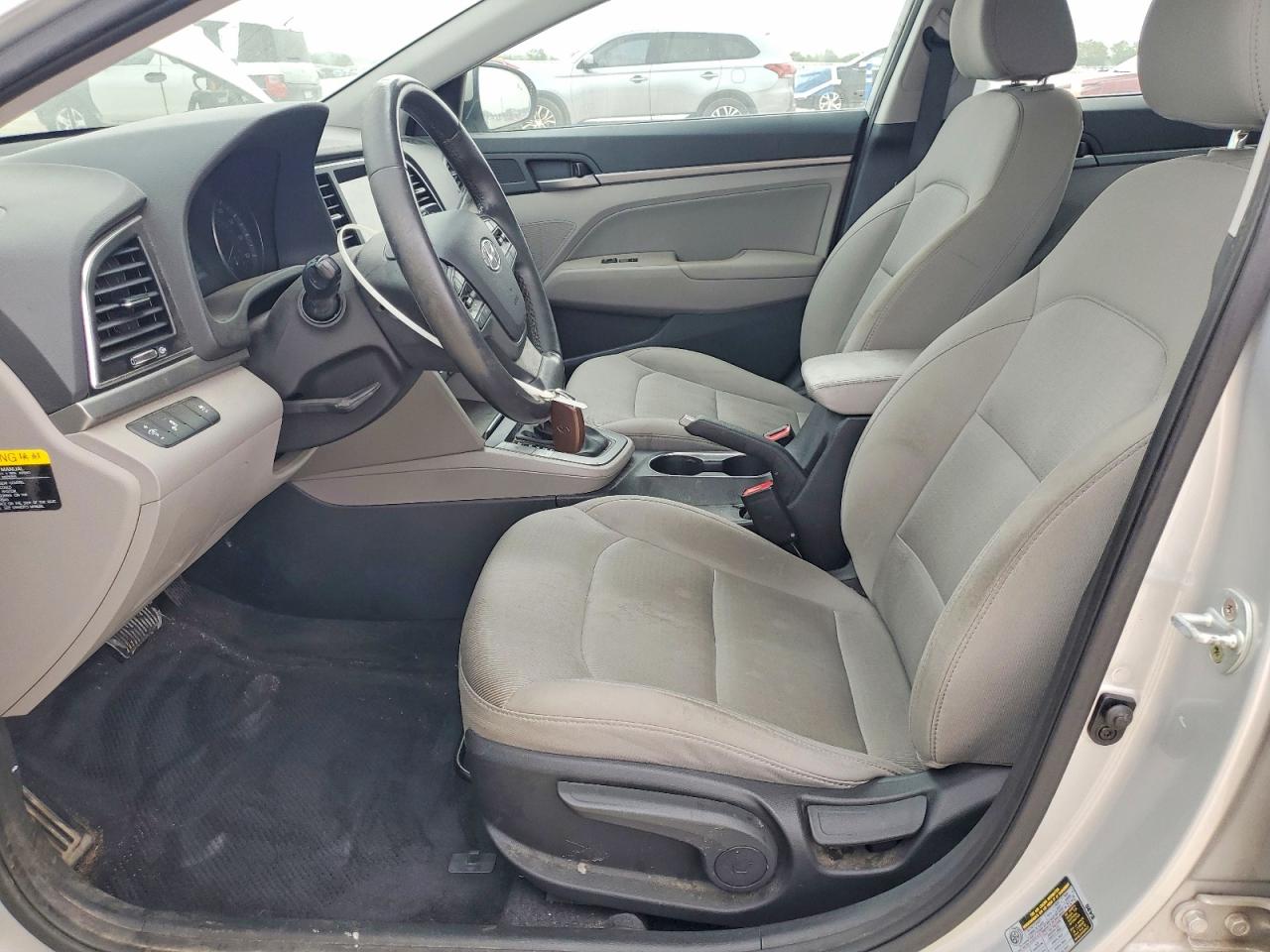 2017 HYUNDAI ELANTRA SE photo 19