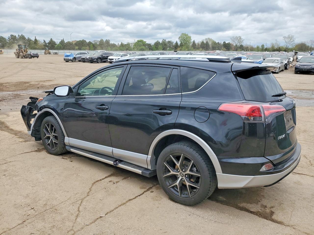 2016 TOYOTA RAV4 SE photo 4