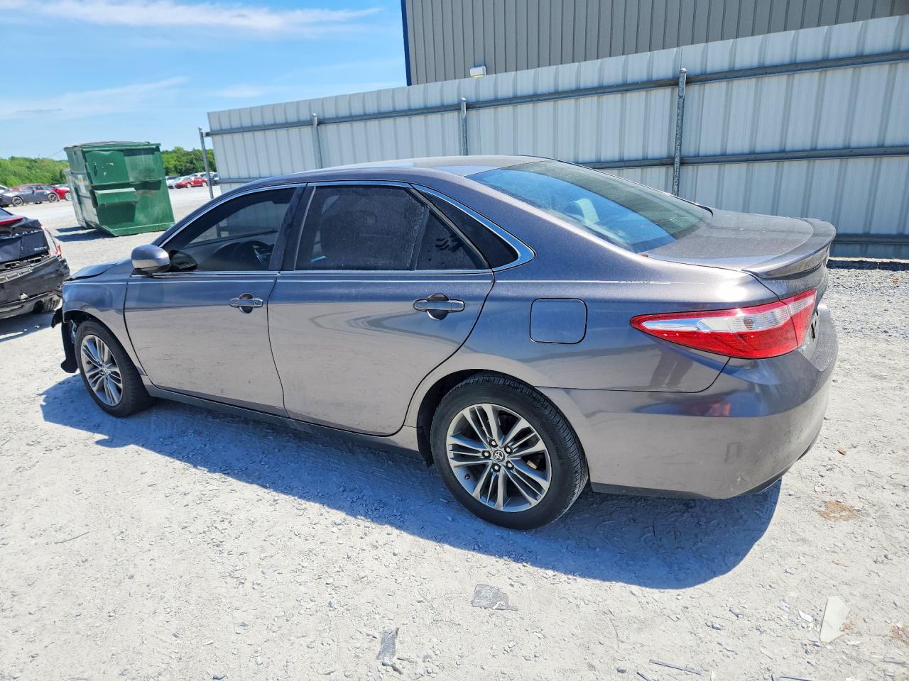 2017 TOYOTA CAMRY SE photo 4