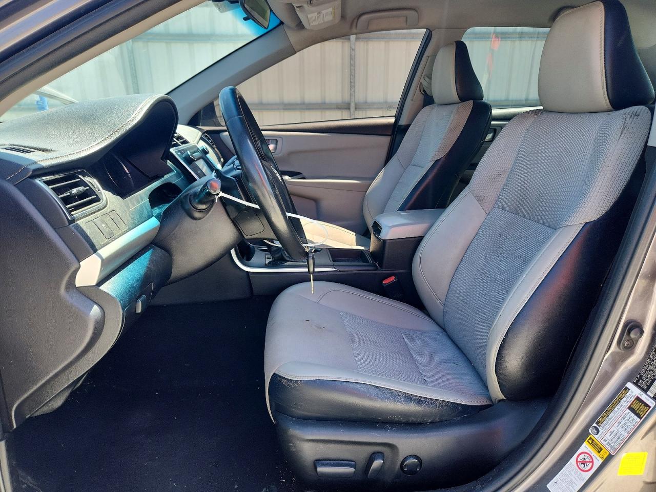 2017 TOYOTA CAMRY SE photo 19