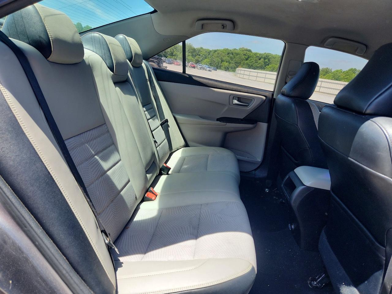 2017 TOYOTA CAMRY SE photo 28