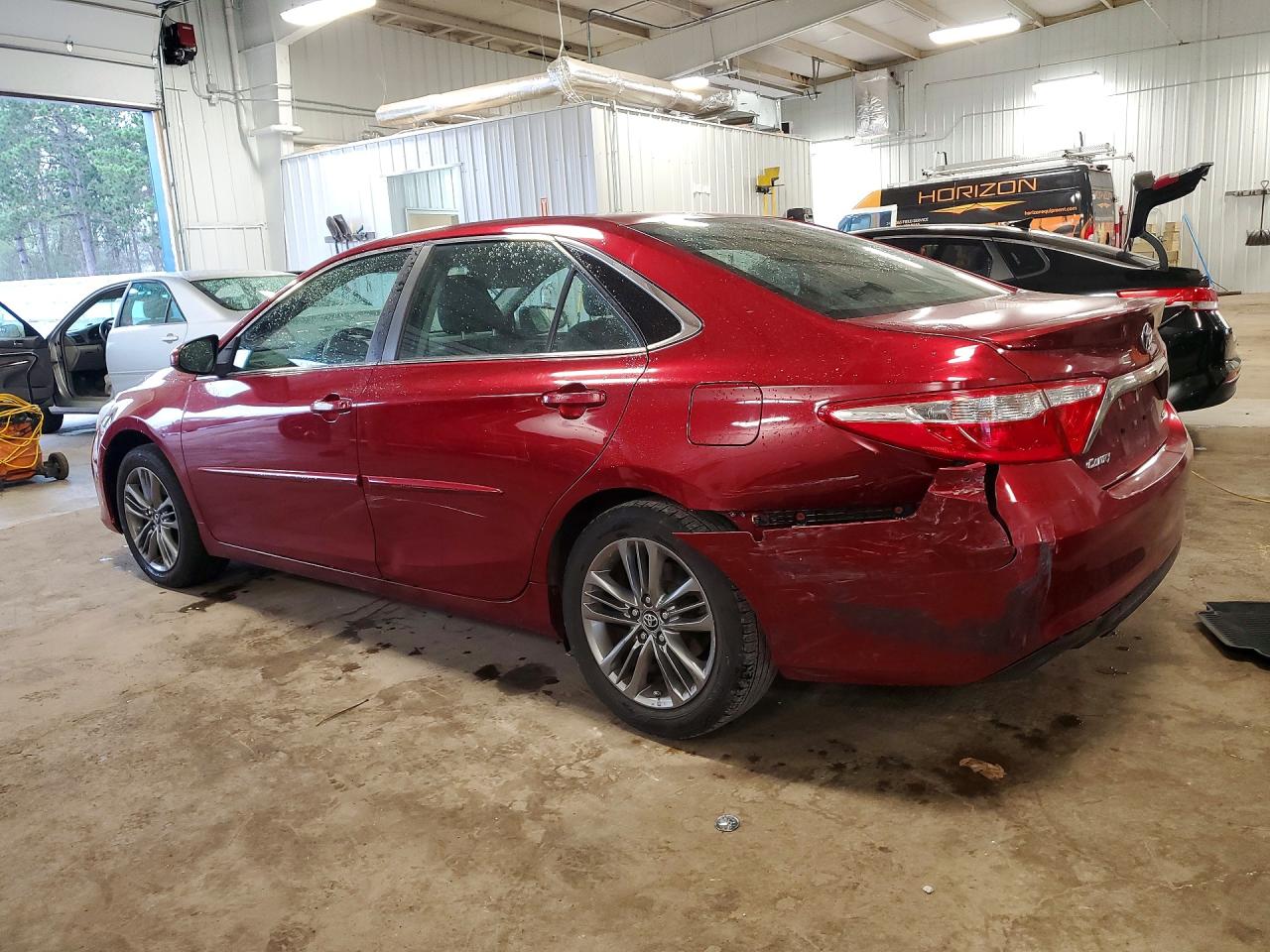 2017 TOYOTA CAMRY SE photo 3