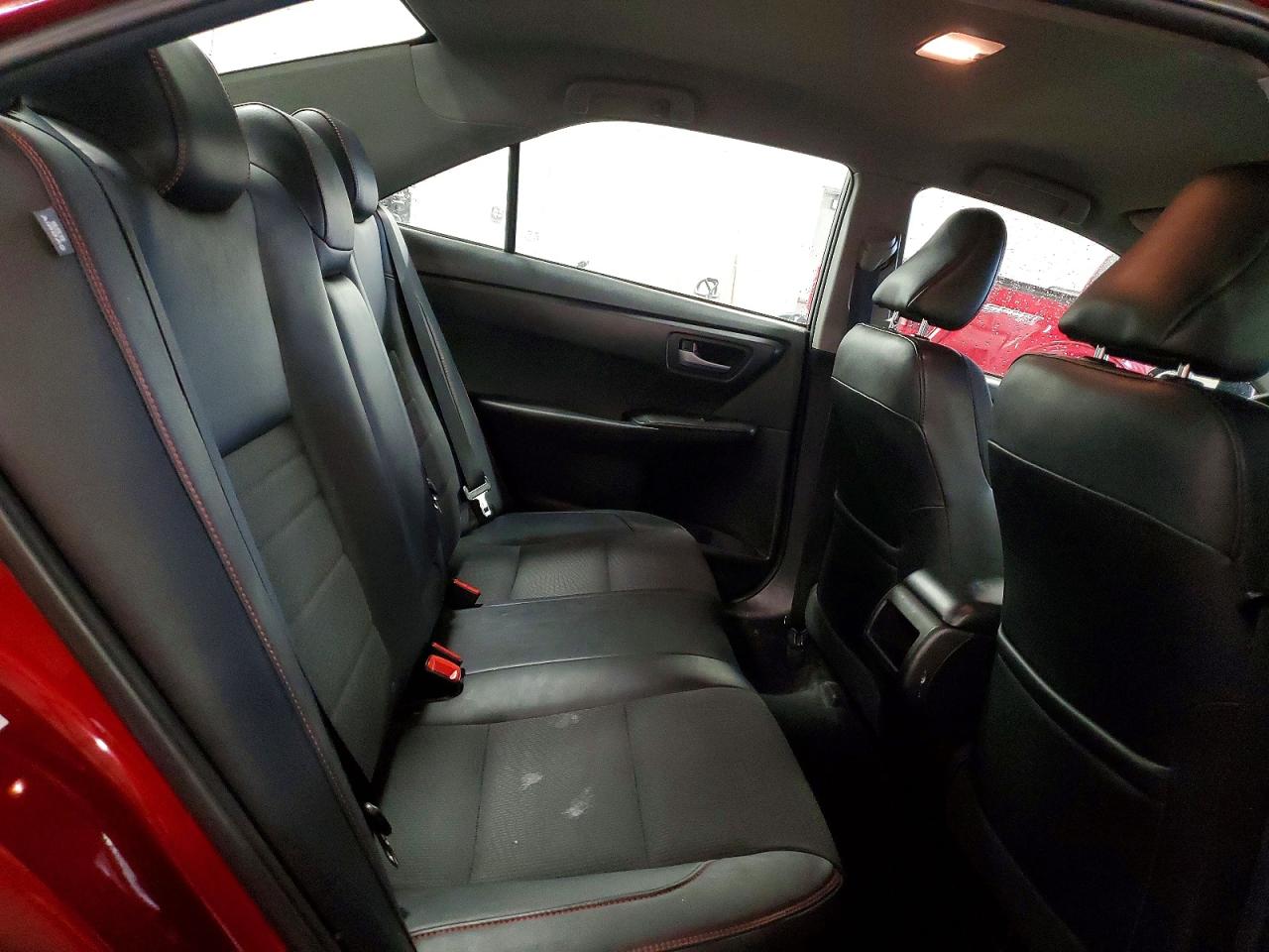 2017 TOYOTA CAMRY SE photo 19