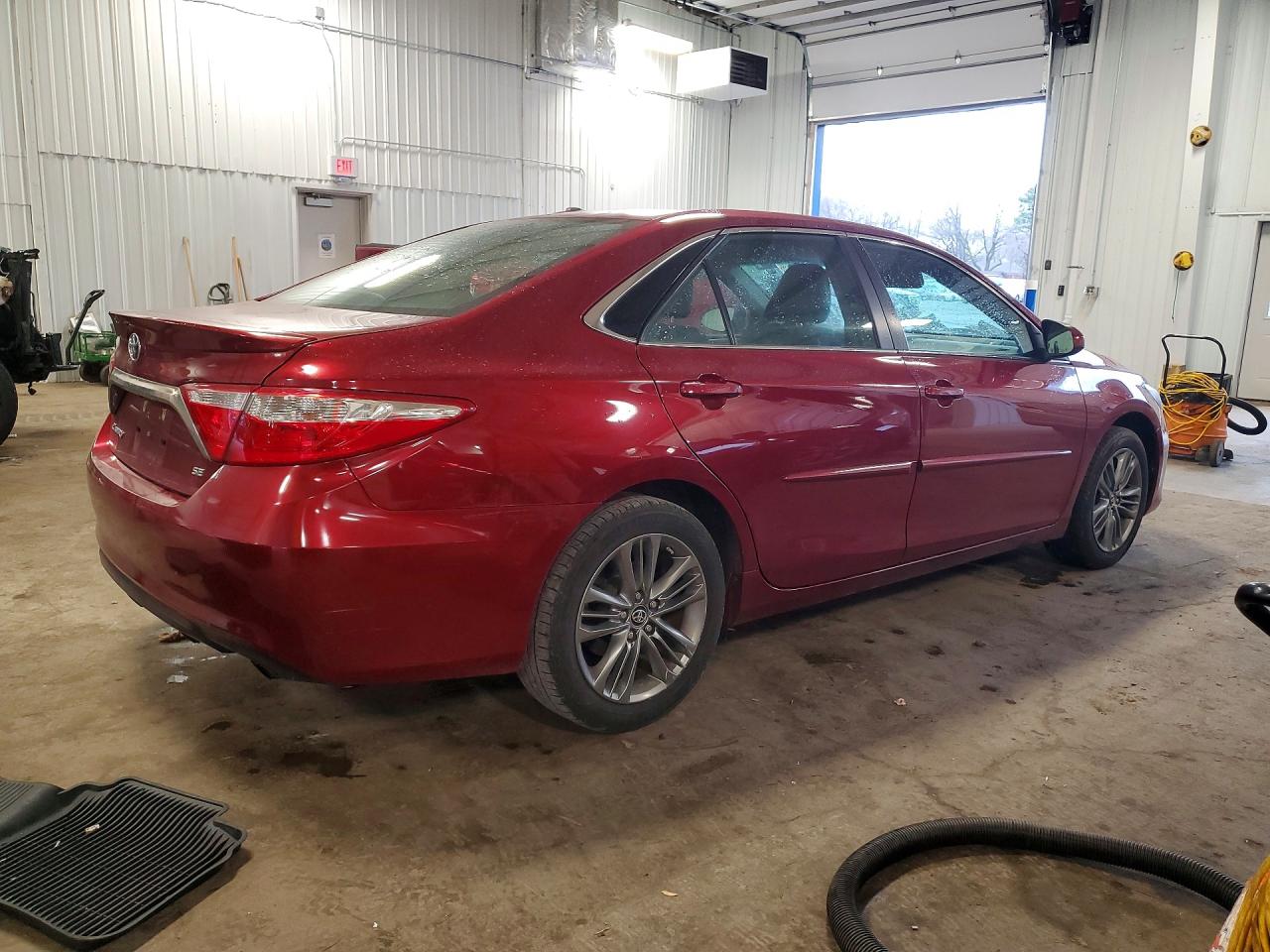 2017 TOYOTA CAMRY SE photo 5