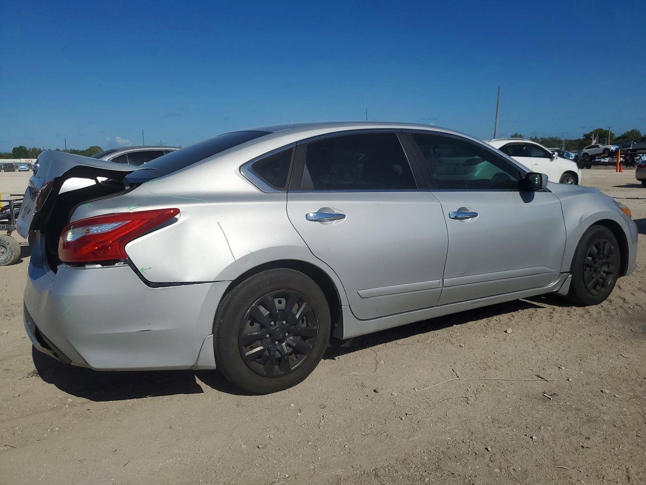 2017 NISSAN ALTIMA photo 5