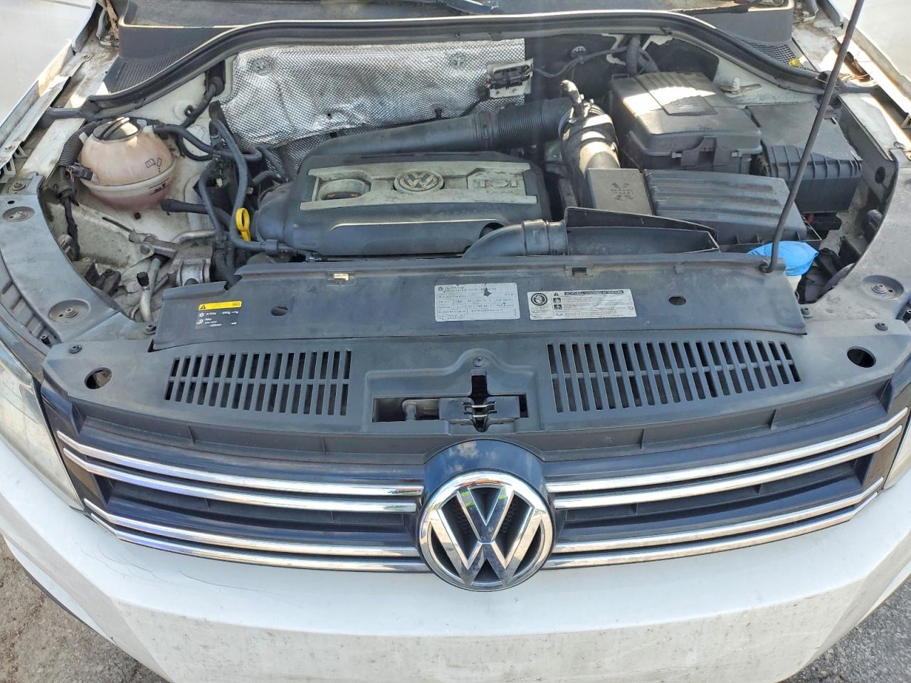 2013 VOLKSWAGEN TIGUAN S photo 21