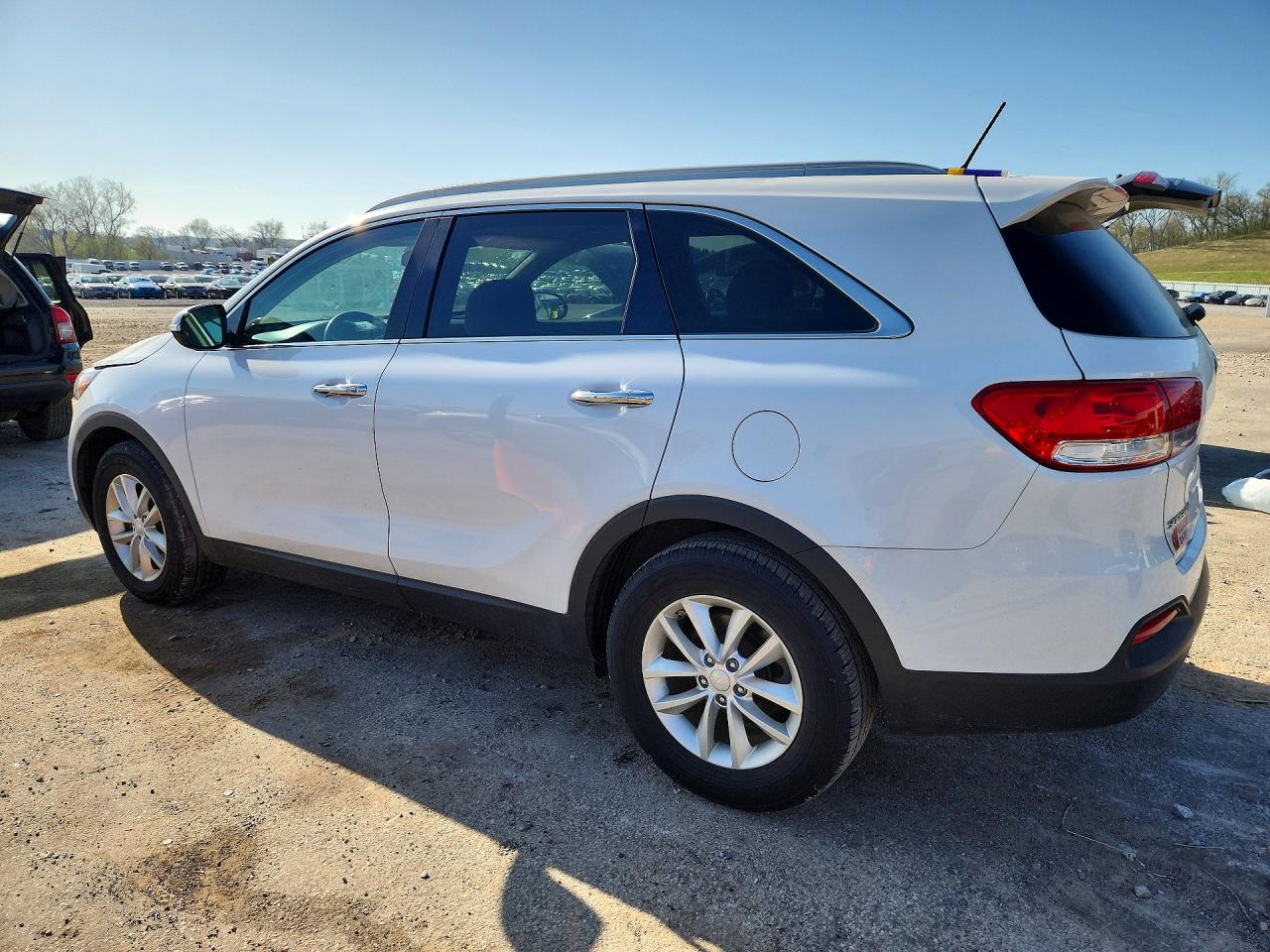 2017 KIA SORENTO LX photo 2