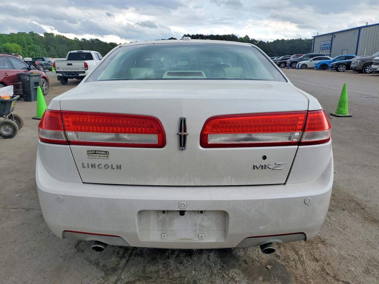 2010 LINCOLN MKZ photo 11