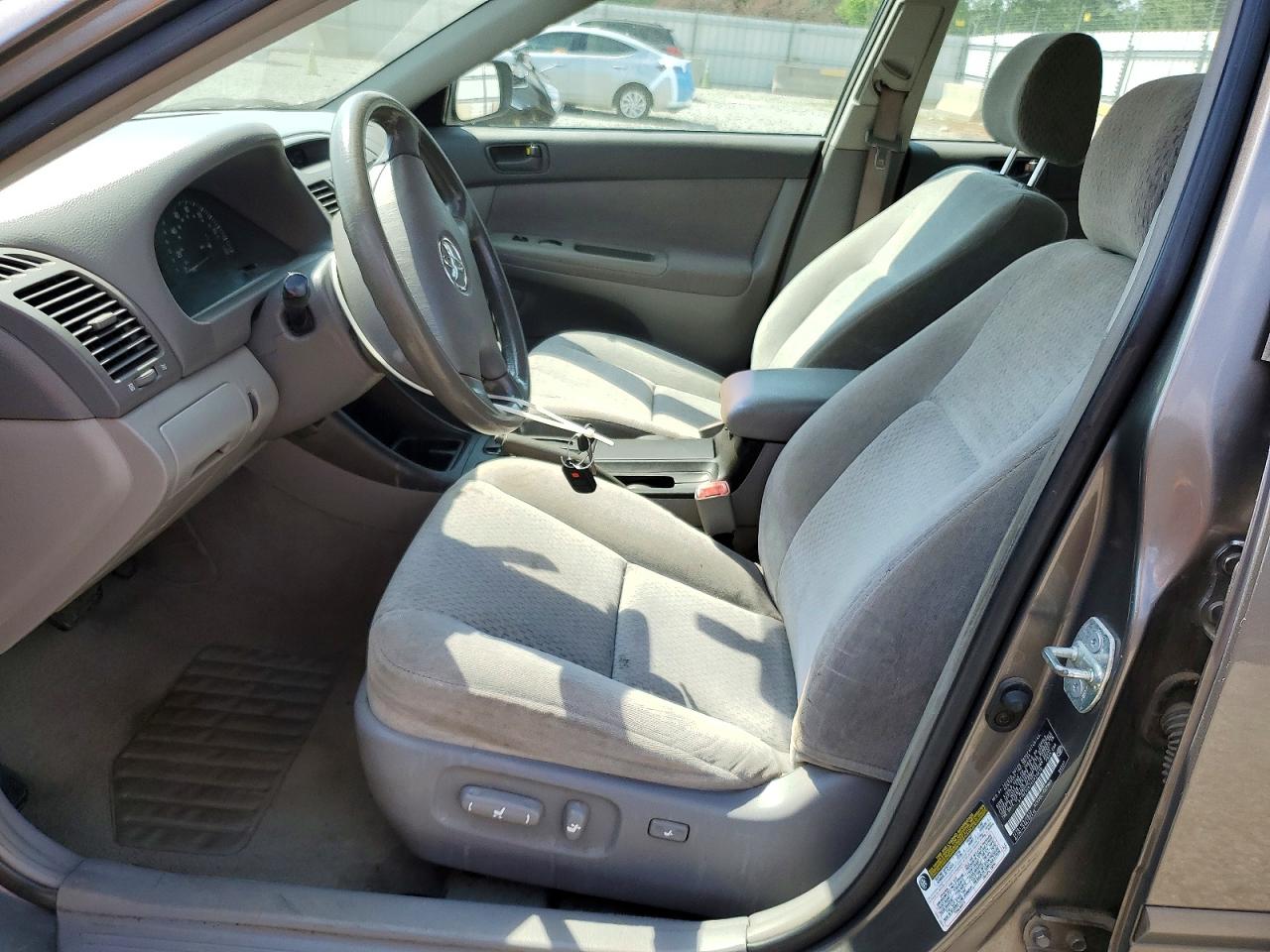 2004 TOYOTA CAMRY LE photo 7