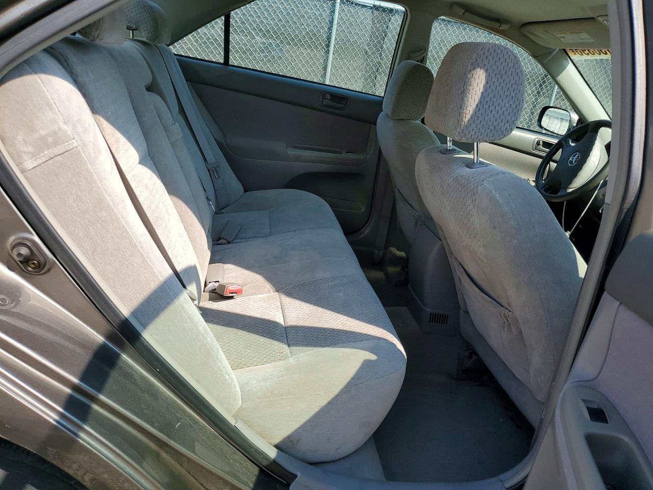 2004 TOYOTA CAMRY LE photo 10