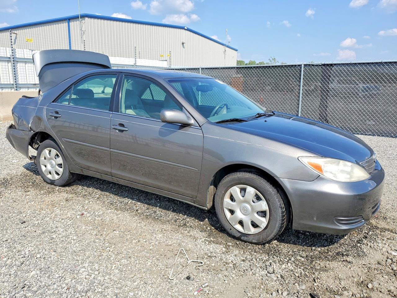 2004 TOYOTA CAMRY LE photo 4