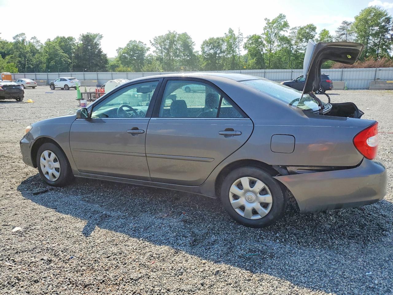 2004 TOYOTA CAMRY LE photo 2