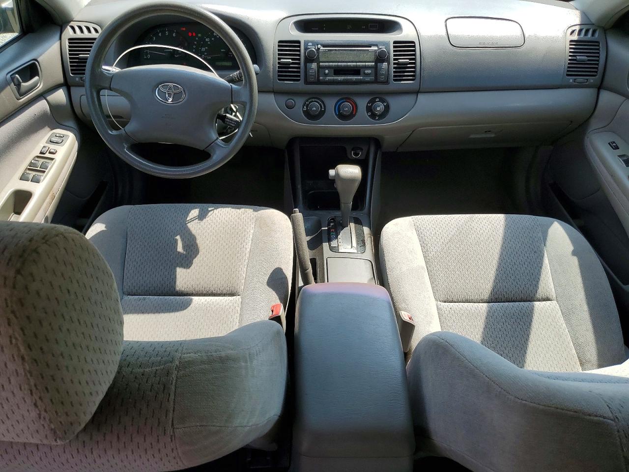 2004 TOYOTA CAMRY LE photo 8