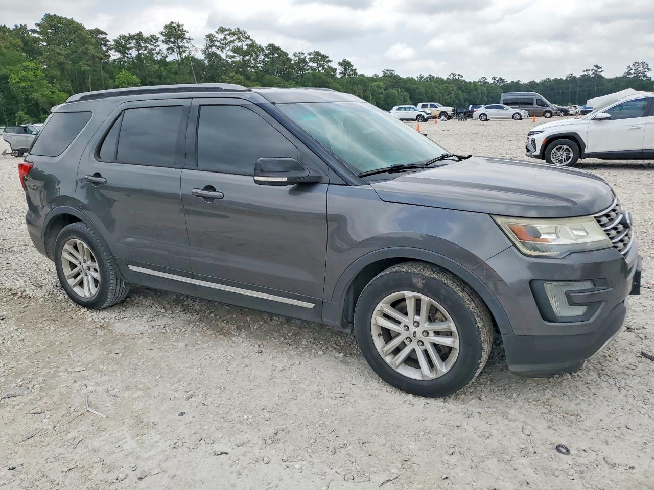 2016 FORD EXPLORER XLT photo 4