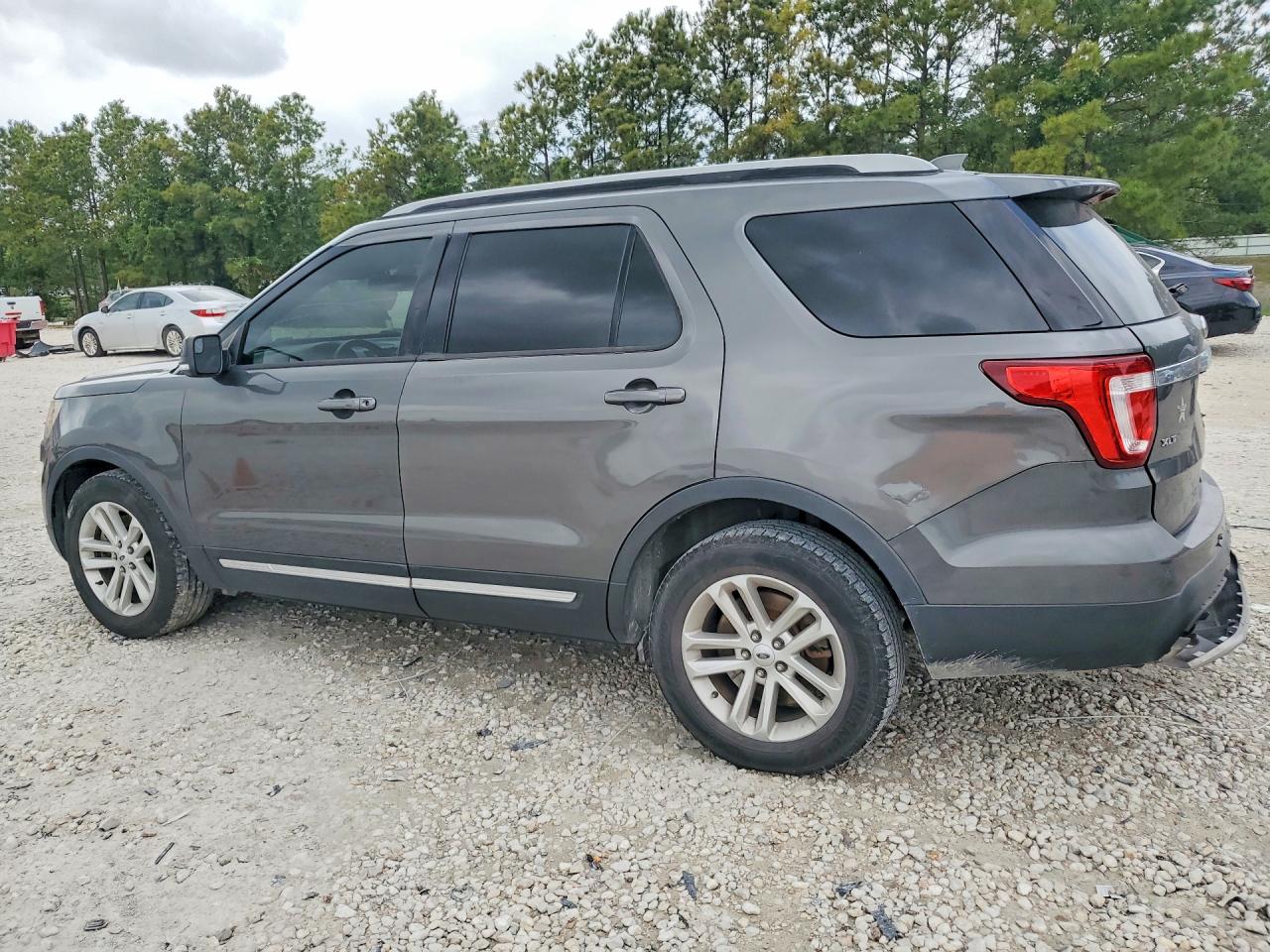 2016 FORD EXPLORER XLT photo 2