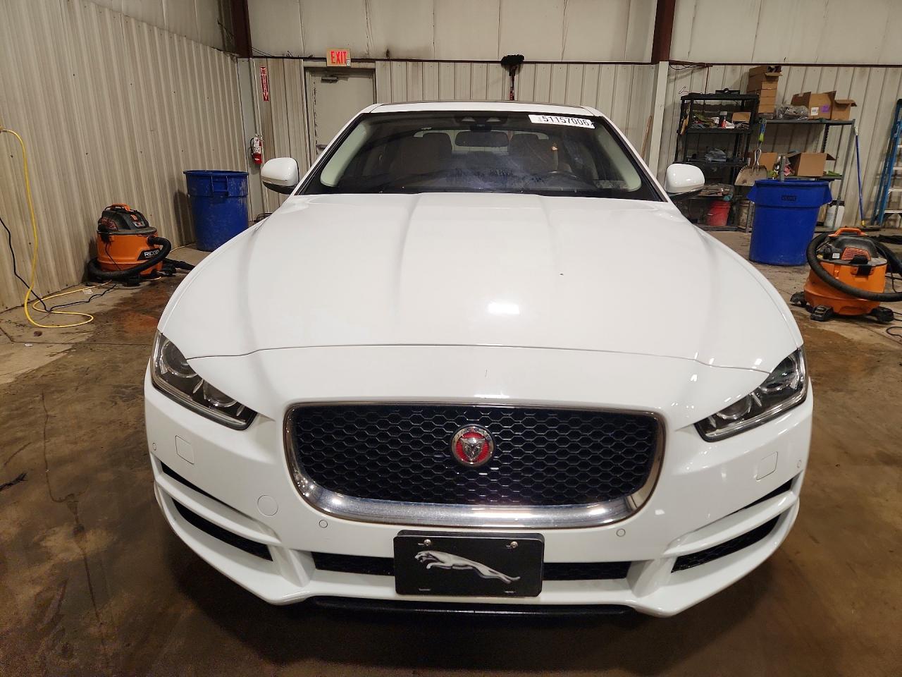 2017 JAGUAR XE PREMIUM photo 13