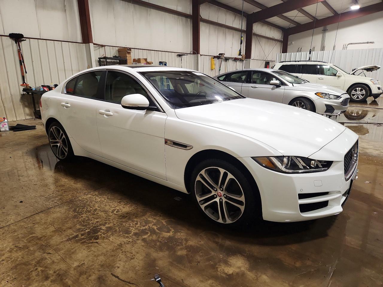 2017 JAGUAR XE PREMIUM photo 10