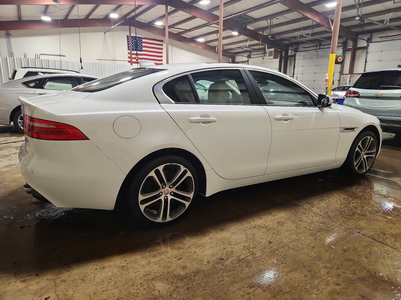 2017 JAGUAR XE PREMIUM photo 7
