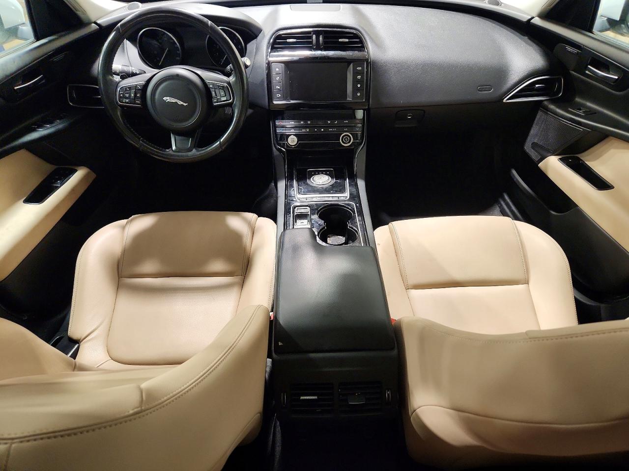 2017 JAGUAR XE PREMIUM photo 22