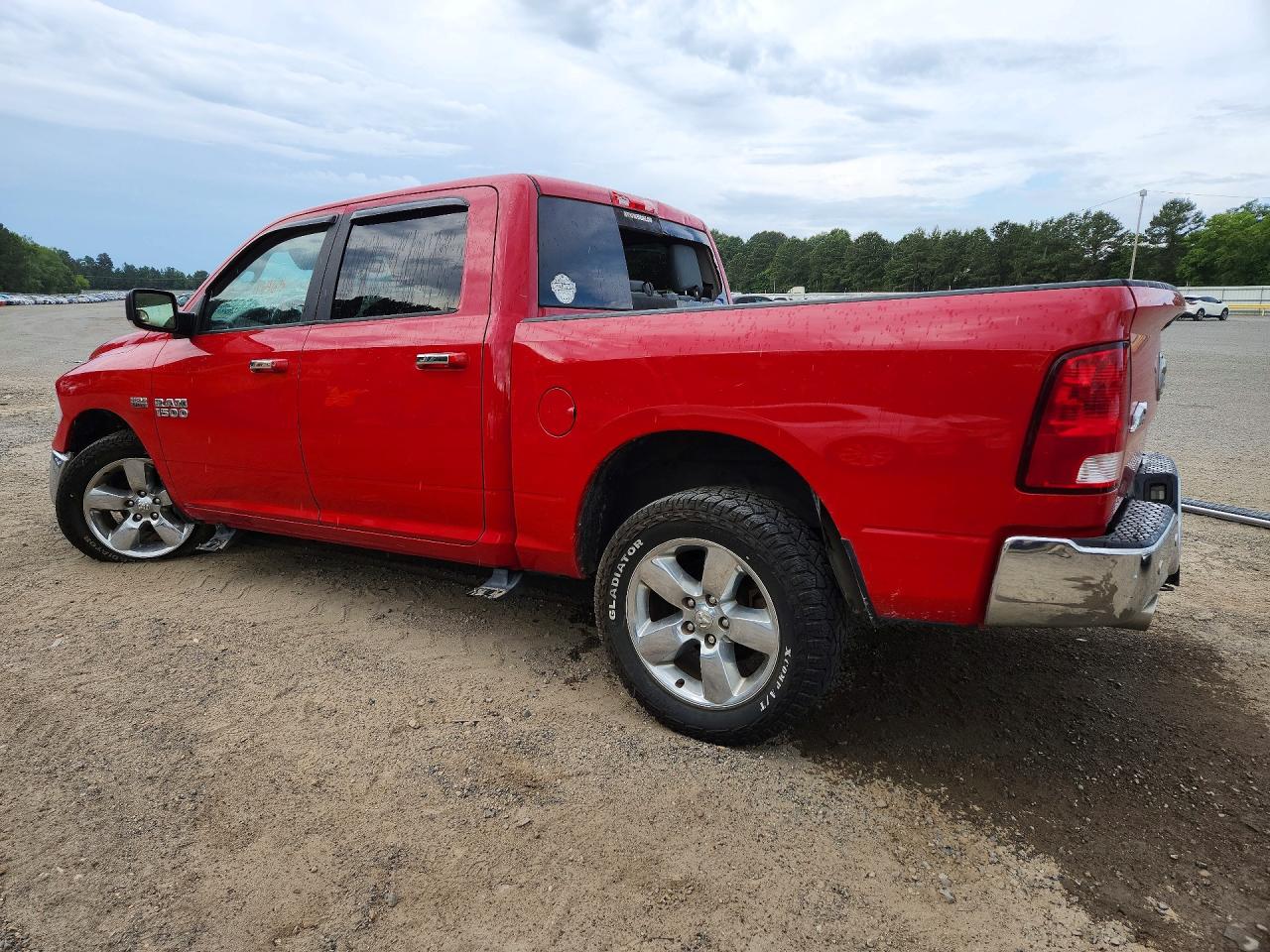 2017 RAM 1500 SLT photo 4