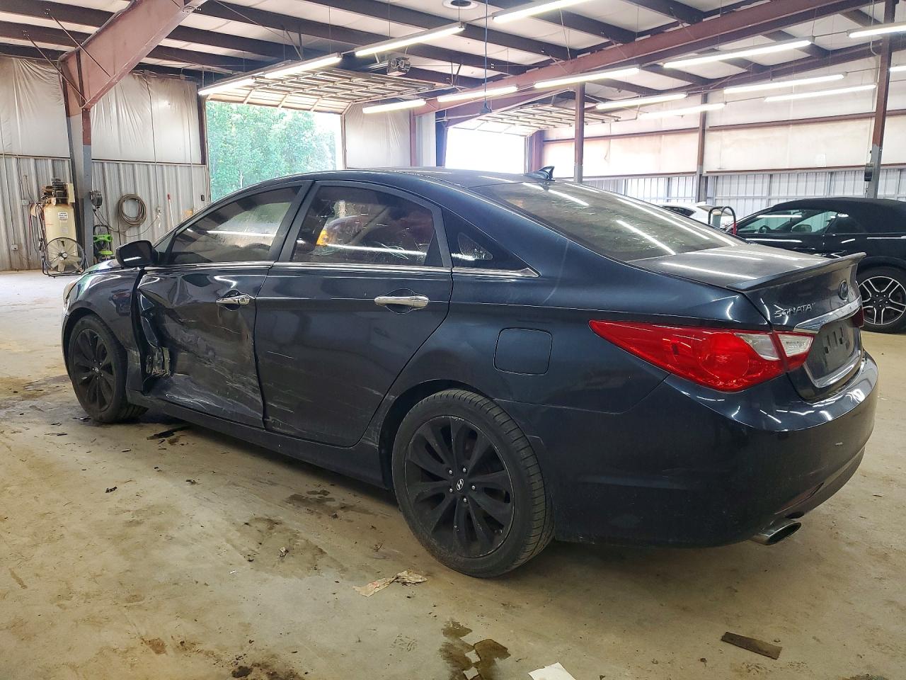 2012 HYUNDAI SONATA SE photo 2