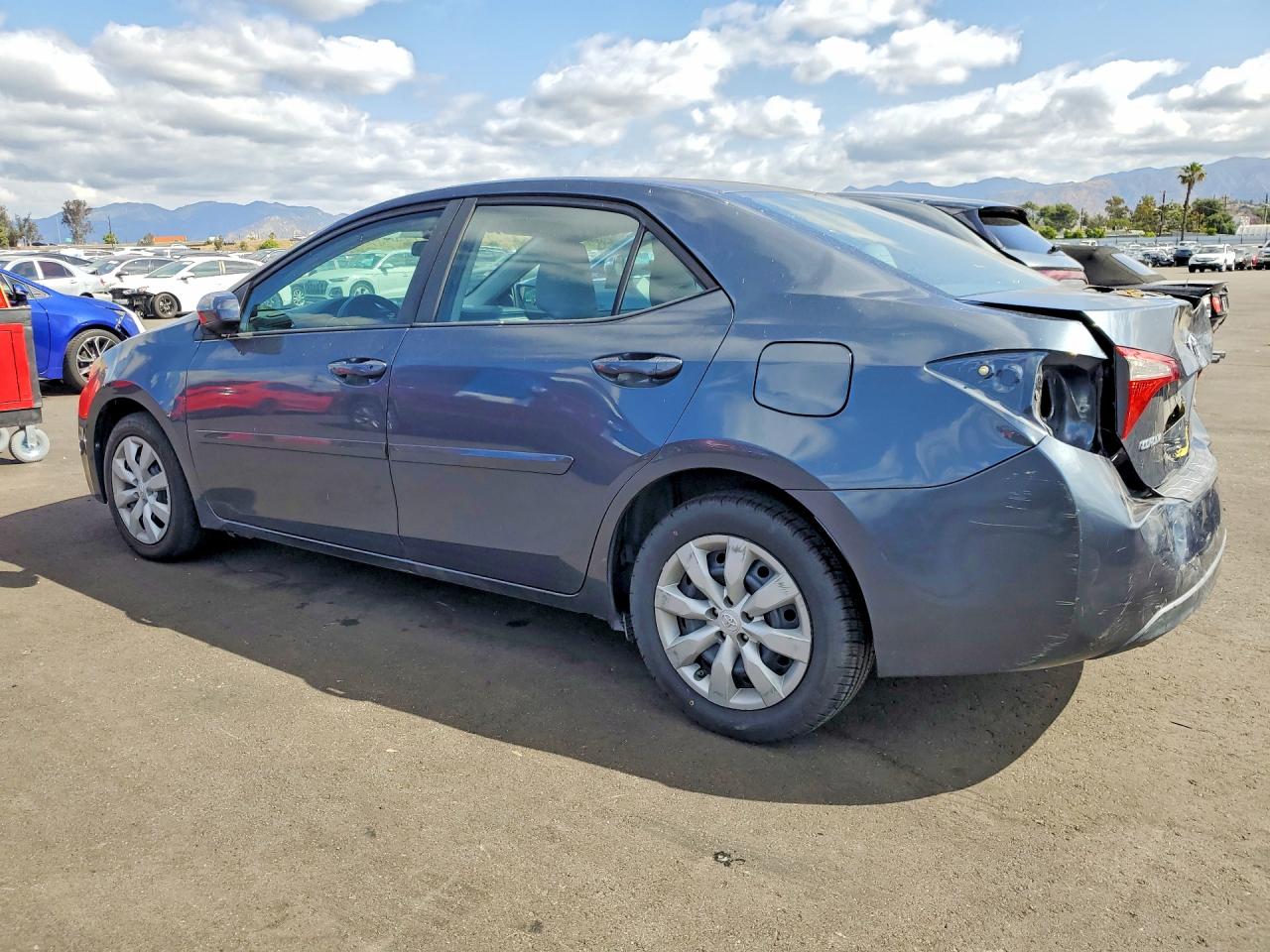 2016 TOYOTA COROLLA LE photo 3