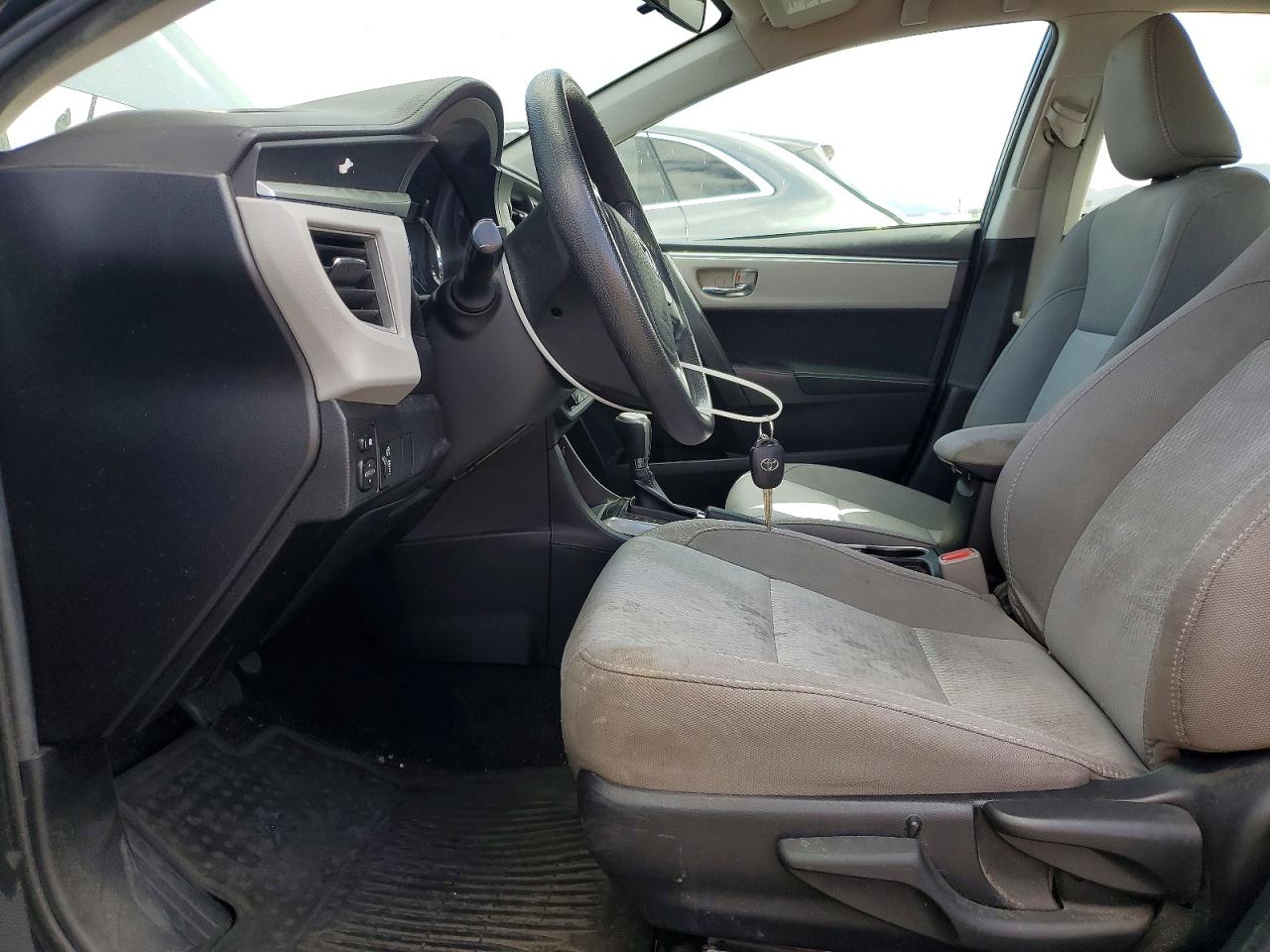 2016 TOYOTA COROLLA LE photo 13