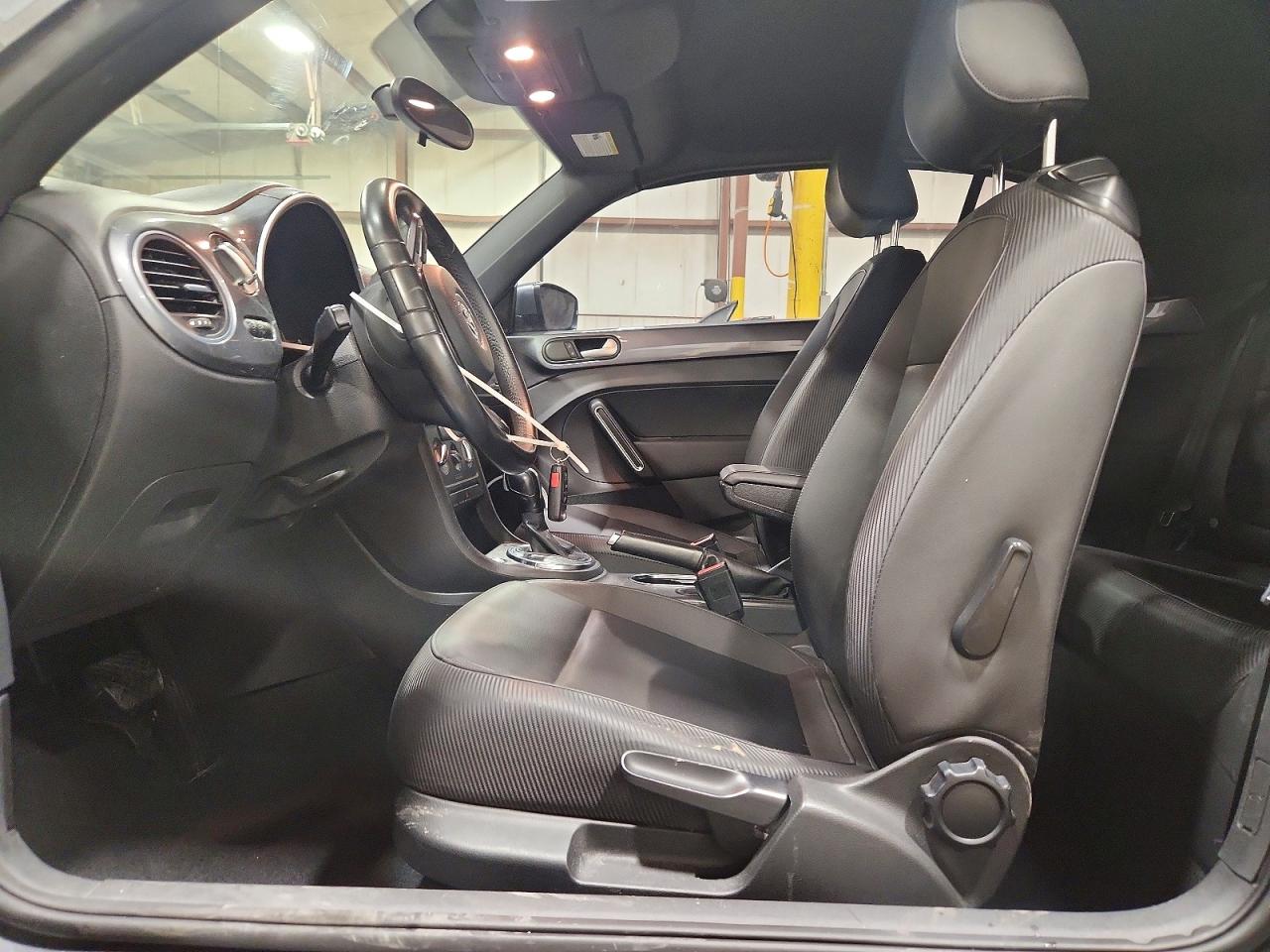 2013 VOLKSWAGEN BEETLE photo 13
