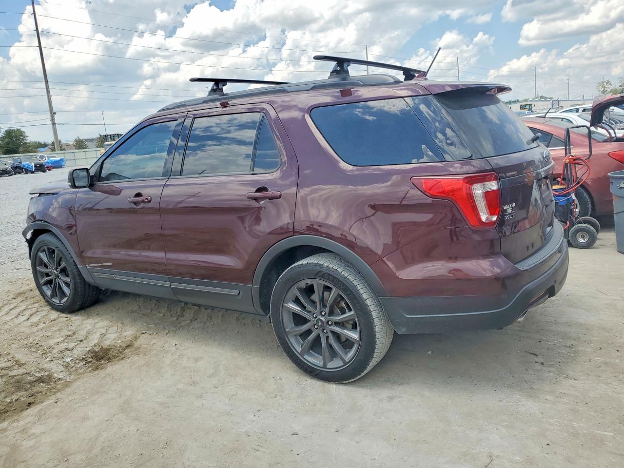 2018 FORD EXPLORER XLT photo 2