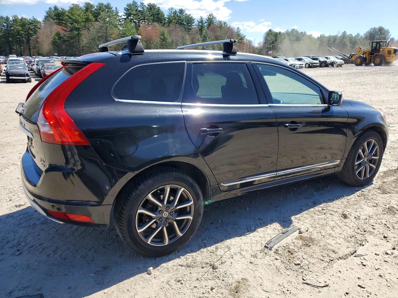 2017 VOLVO XC60 T6 DYNAMIC photo 3