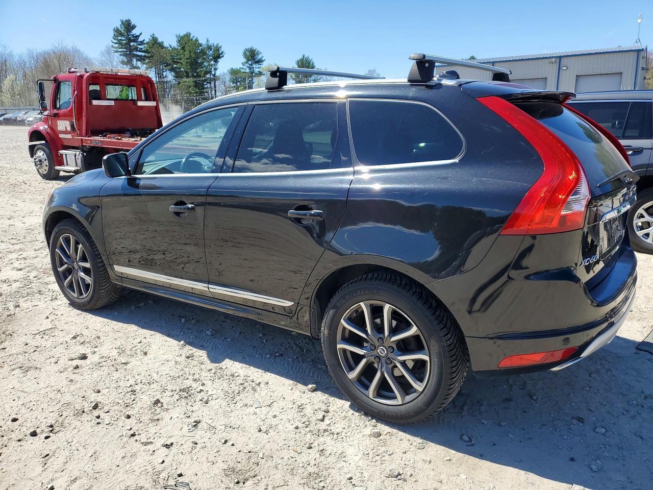 2017 VOLVO XC60 T6 DYNAMIC photo 2