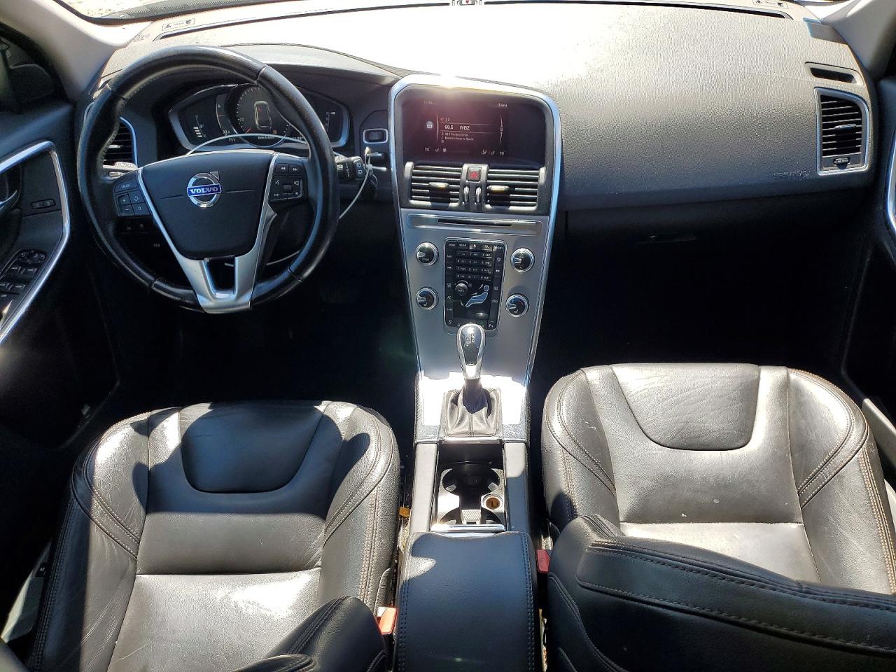 2017 VOLVO XC60 T6 DYNAMIC photo 8