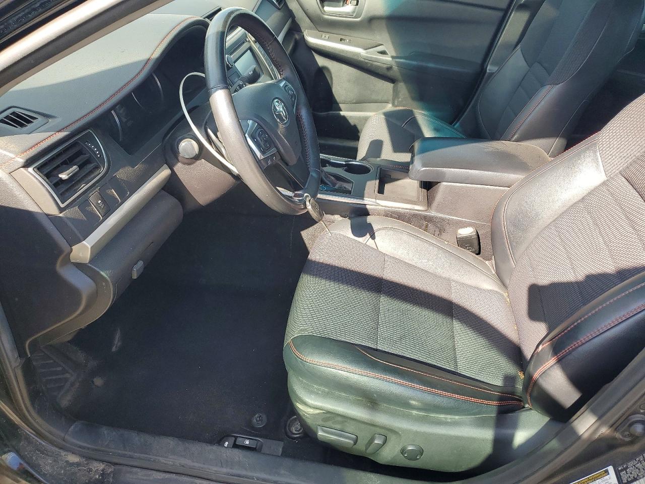 2017 TOYOTA CAMRY SE photo 19