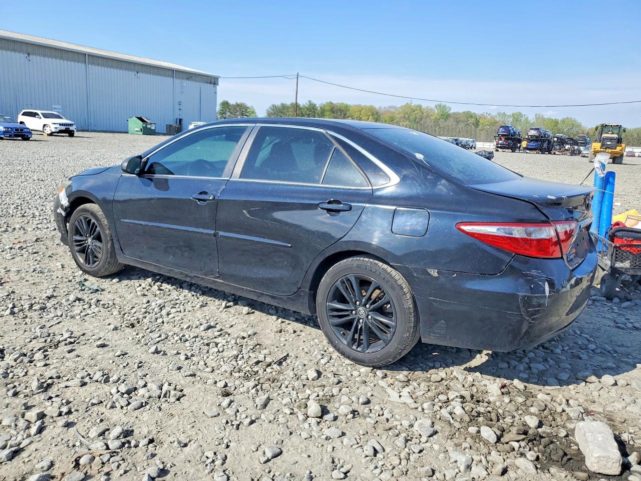 2017 TOYOTA CAMRY SE photo 4